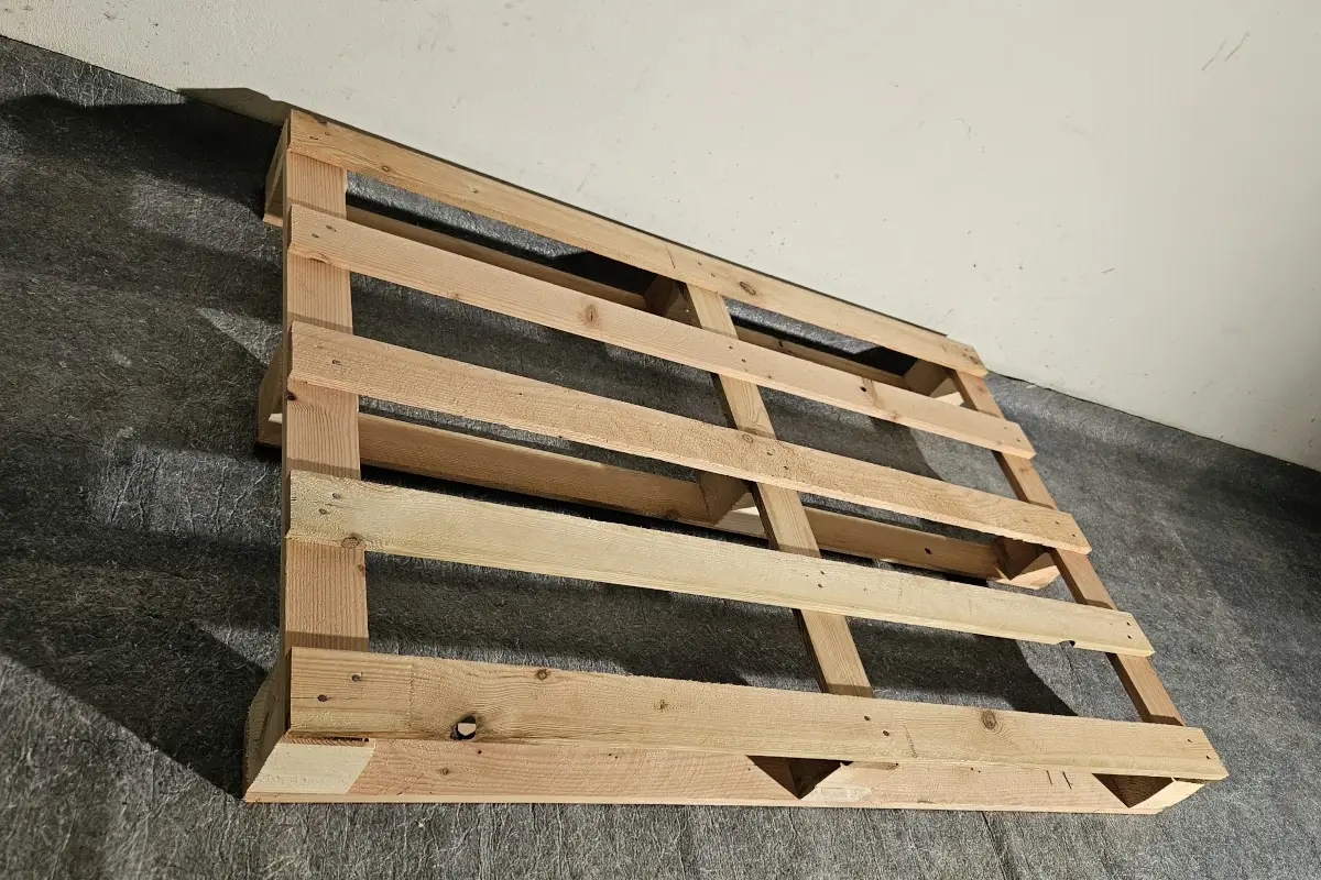 4-Wege Einwegpalette 1200x800 mm aus Holz für Ihre Logistik, auch als Verlustpalette bei einmaliger Benutzung